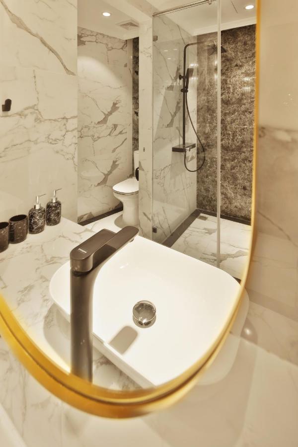 Apartments By Vitrine Hanoi Bagian luar foto